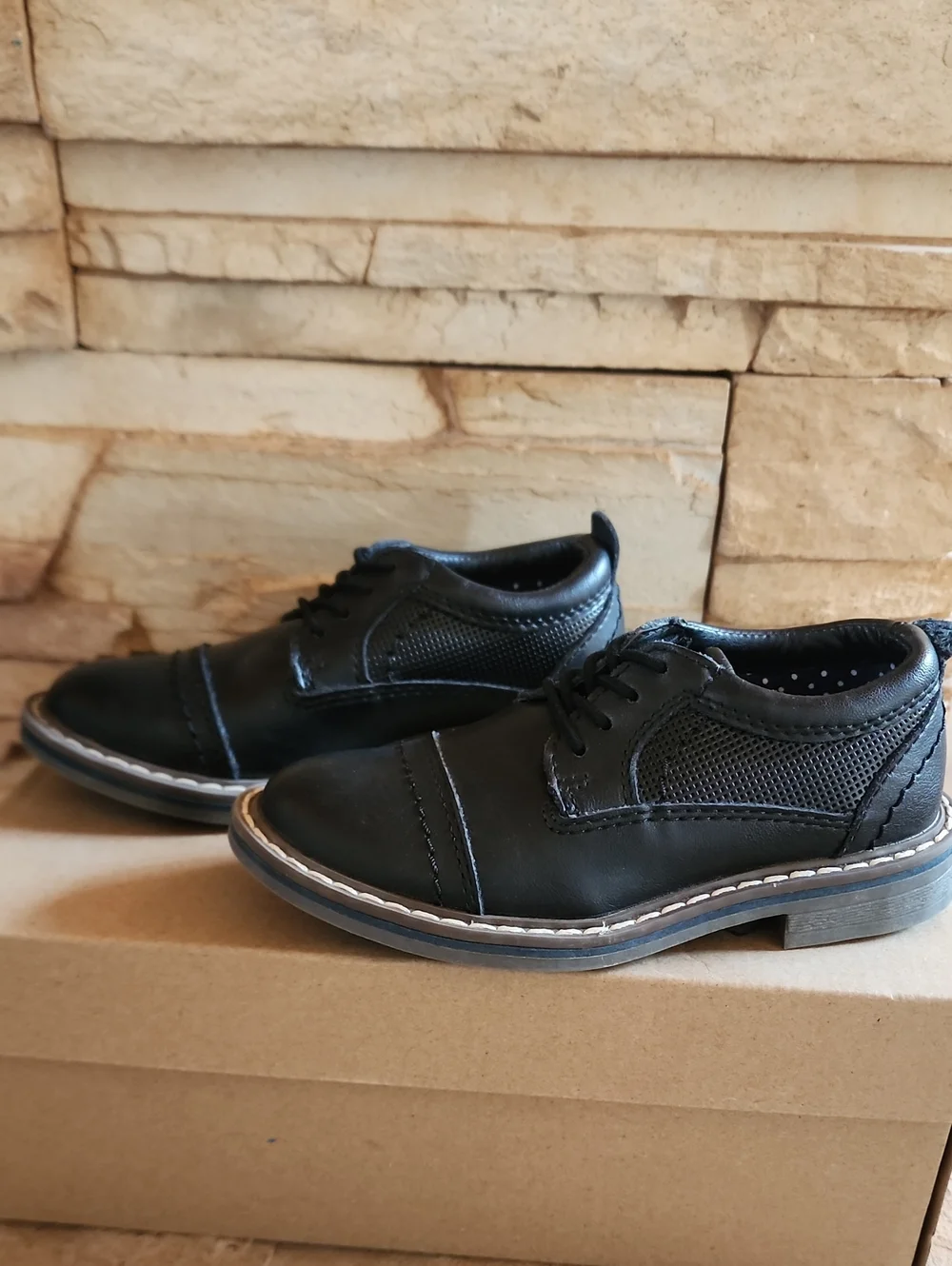 Boys Steve Madden Black Leather Lace-Up Oxford with Contrast Stitching